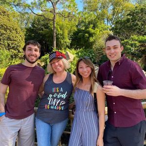 Meet your Posher, Laura